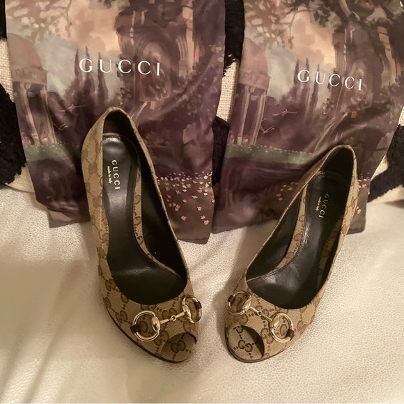 Free shipping **Gucci Beige/Brown GG Canvas Horsebit Peep Toe Pumps - Picture 9 of 9